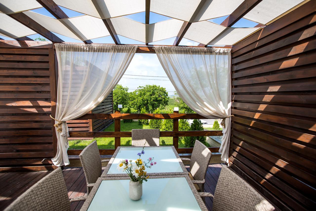 Giowine Hotel & Restaurant Cricova Exterior foto